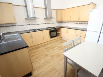 7 bedroom house share for rent in Langdale Road, L15