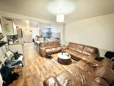 8 bedroom terraced house for rent in **£90 P.P.P.W. *all double beds * Prime location for students** Birmingham, B29