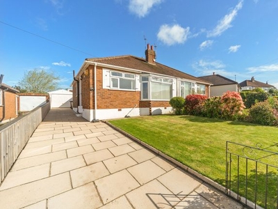 Bungalow to rent in New Templegate, Leeds LS15