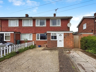 Dellfield Avenue, LINCOLN - 3 bedroom semi-detached house