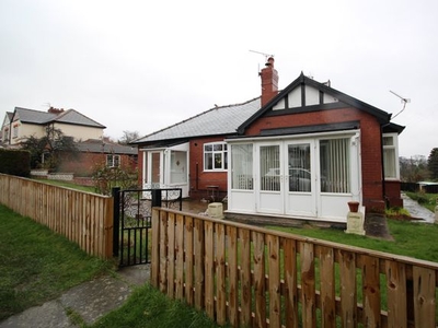 Detached bungalow to rent in Church Street, Swinton, Mexborough S64