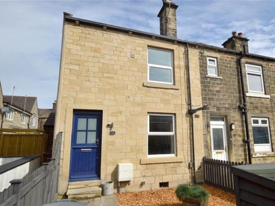 End terrace house to rent in Poplar Square, Farsley, Pudsey LS28