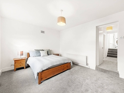 Flat in Trinity Road, Tooting Bec, SW17