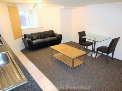 Flat to rent in Beaconsfield, Fallowfield M14