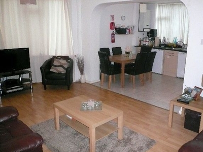 Flat to rent in Carr Manor Crescent, Moortown, Leeds LS17