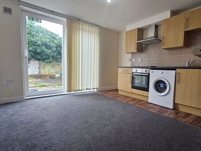 Flat to rent in Clifton Street, Roath, Cardiff CF24