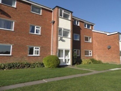 Flat to rent in Croxton Court, Sutton Coldfield B74