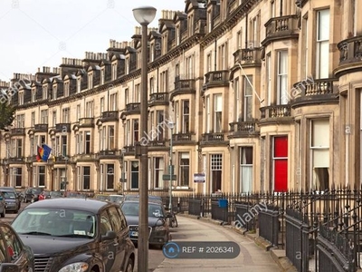 Flat to rent in Eglinton Crescent, Edinburgh EH12
