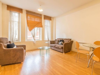 Flat to rent in Essex House, 25-27 Temple Street B2