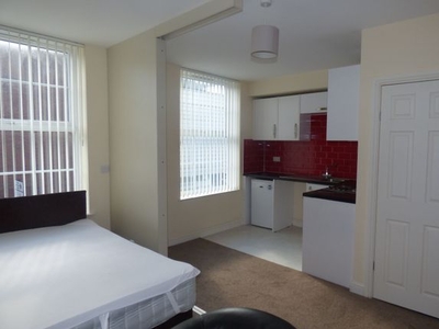 Flat to rent in Flat 4, York House, Cleveland Street DN1