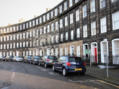 Flat to rent in Gardners Crescent, Fountainbridge, Edinburgh EH3