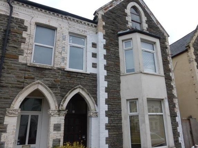 Flat to rent in Gordon Road, Cathays, Cardiff CF24
