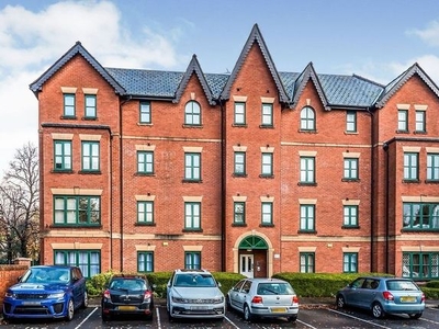 Flat to rent in Hadfield Close, Manchester M14