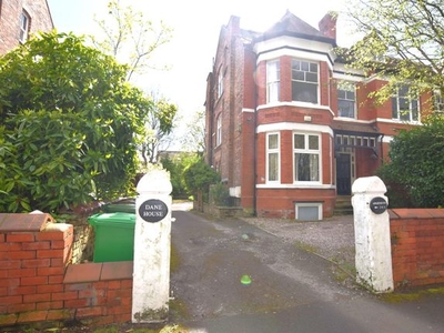 Flat to rent in Kinnaird Road, Withington, Manchester M20