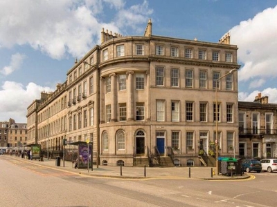 Flat to rent in Leopold Place, New Town, Edinburgh EH7