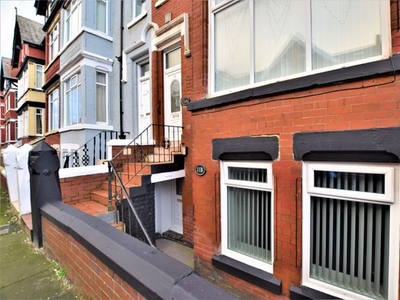 Flat to rent in Lonsdale Road, Blackpool FY1