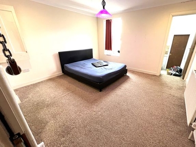 Studio to rent in Lumley Road, Walsall WS1