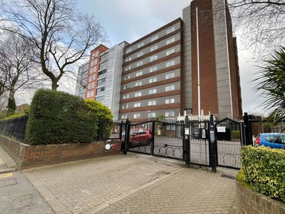 Flat to rent in Madison Apartments, Manchester M16
