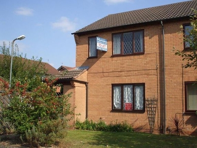 Flat to rent in Robin Court, Kidderminster DY10