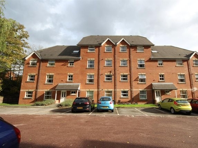 Flat to rent in Royal Court Drive, Bolton BL1