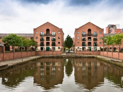 Flat to rent in Slate Wharf, Manchester M15