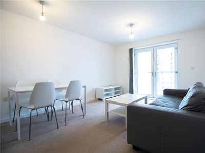 Flat to rent in Spinner House, 1A Elmira Way, Salford M5