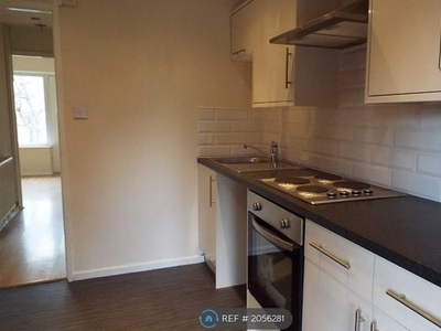 Maisonette to rent in Summerseat Close, Salford M5
