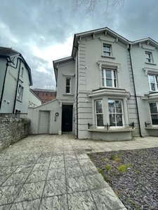 Flat to rent in The Parade, Roath, Cardiff CF24