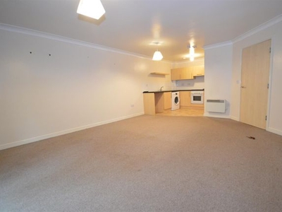 Flat to rent in Wentworth Mews, Ackworth, Pontefract WF7