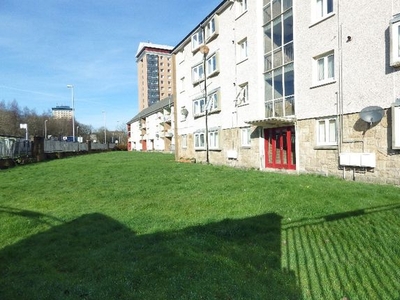 Flat to rent in West Buchanan Place, Paisley, Renfrewshire PA1