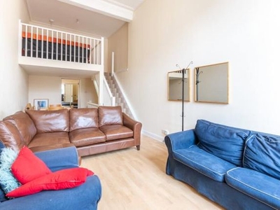 Maisonette to rent in Gilmore Place, Edinburgh EH3