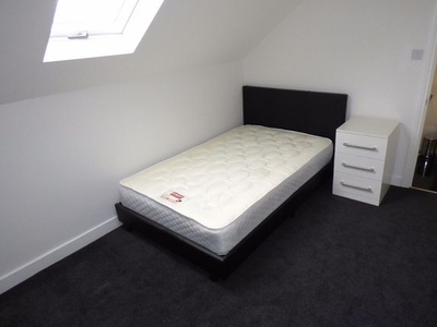 Room to rent in Queens Road, Doncaster DN1
