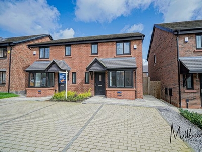 Semi-detached house to rent in Weavers Close, Worsley, Manchester, Lancashire M28