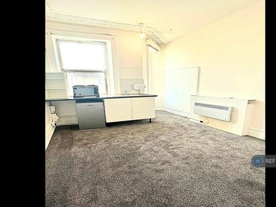 Studio flat for rent in St Michael’S Rd, Bournemouth, BH2