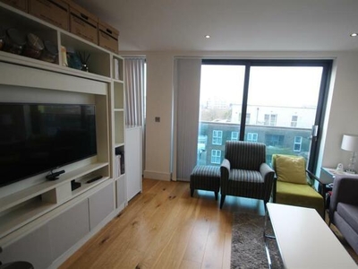 Studio Flat For Rent In Station Road