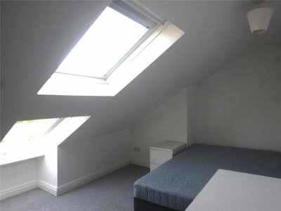Terraced House For Rent In London