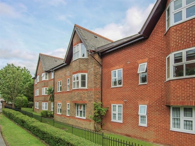 2 bedroom retirement property for sale in Eastfield Road, Brentwood, CM14