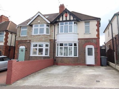 3 bedroom semi-detached house for sale in Leicester Road, Luton, LU4