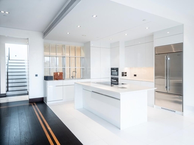 4 bedroom penthouse for sale in Pearce House South, Circus Road West, Battersea Power Station, SW11