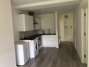 1 Bed Flat, Above Bar Street, SO14