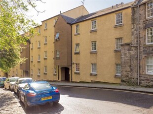 1 bed ground floor flat for sale in Dean