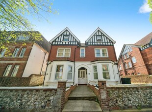 1 bedroom ground floor flat for sale in Enys Road, Eastbourne, BN21