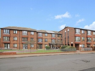 1 bedroom retirement property for sale in Penrith Court, Broadwater Street East, Worthing BN14 9AN, BN14
