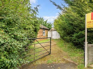 2 Bed Bungalow For Sale in Carterton, Oxfordshire, OX18 - 5029802