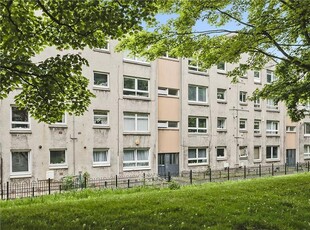2 bed first floor flat for sale in Leith Links