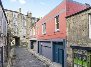 2 bed maindoor flat for sale in New Town