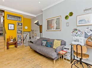 2 bed maindoor flat for sale in The Shore