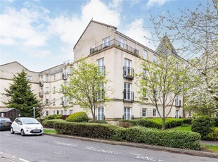 2 bed third floor flat for sale in Bellevue