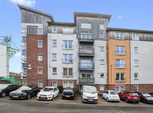 2 bed third floor flat for sale in Easter Road