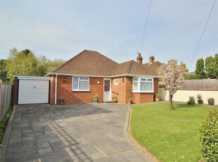 2 bedroom bungalow for sale in Cissbury Avenue, Findon Valley, Worthing, West Sussex, BN14